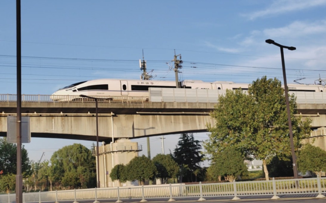 京滬高鐵蘇州北站,上海虹橋開往北京南的g152次列車高速通過此站!