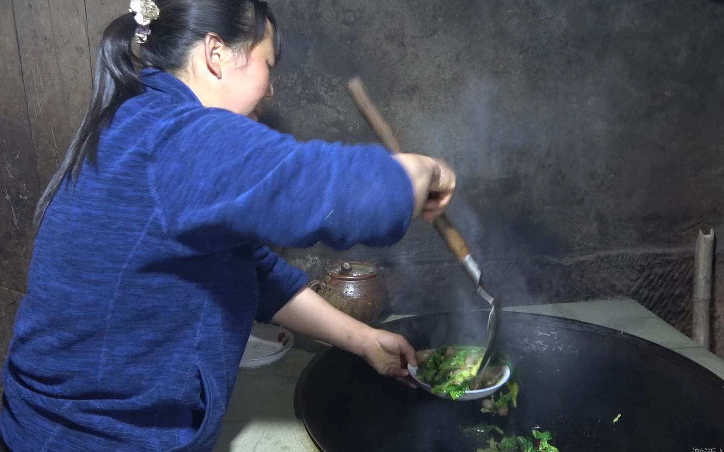 农村小英子:幺叔干活回来煮饭,幺妈见了连连夸奖,出门几天变乖了