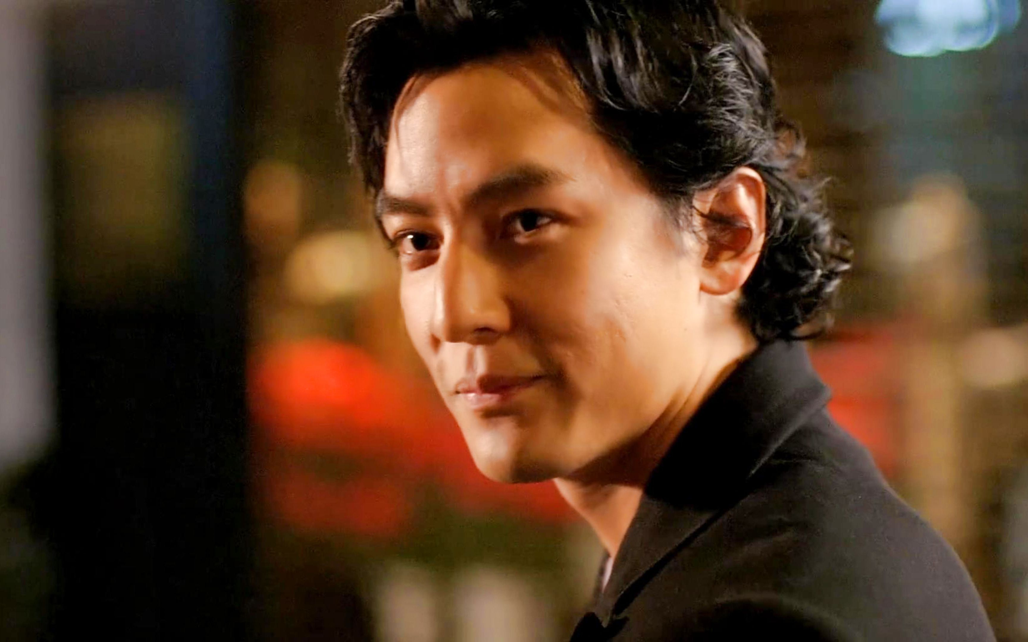 (超甜)《新扎师妹》:目标人物出现,穿黑色皮大衣红