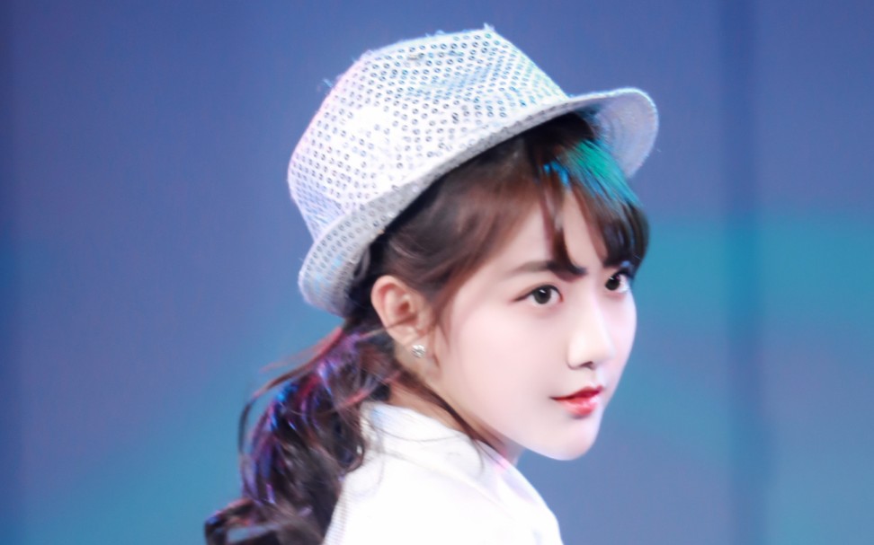 【李艺彤】男装 飞扬洒脱的小帅哥_哔哩哔哩 (゜-゜)つロ 干杯~-bili