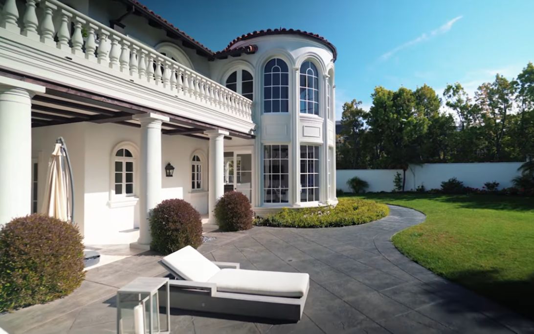 美国1亿的豪宅到底长什么样?_哔哩哔哩_bilibili