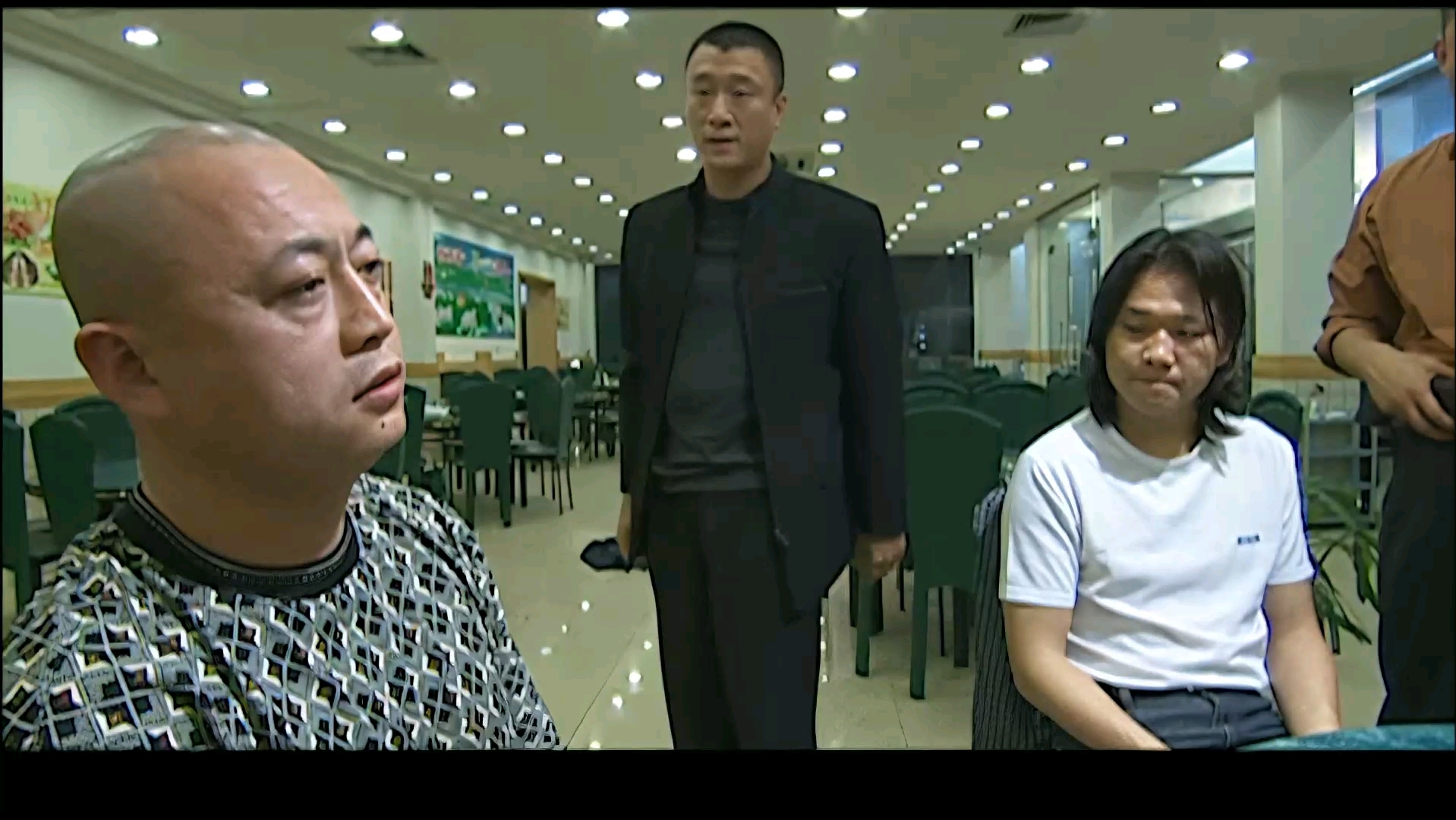 倒序镜头刘华强见封彪今日下午15:00试图给你机会你不中用啊