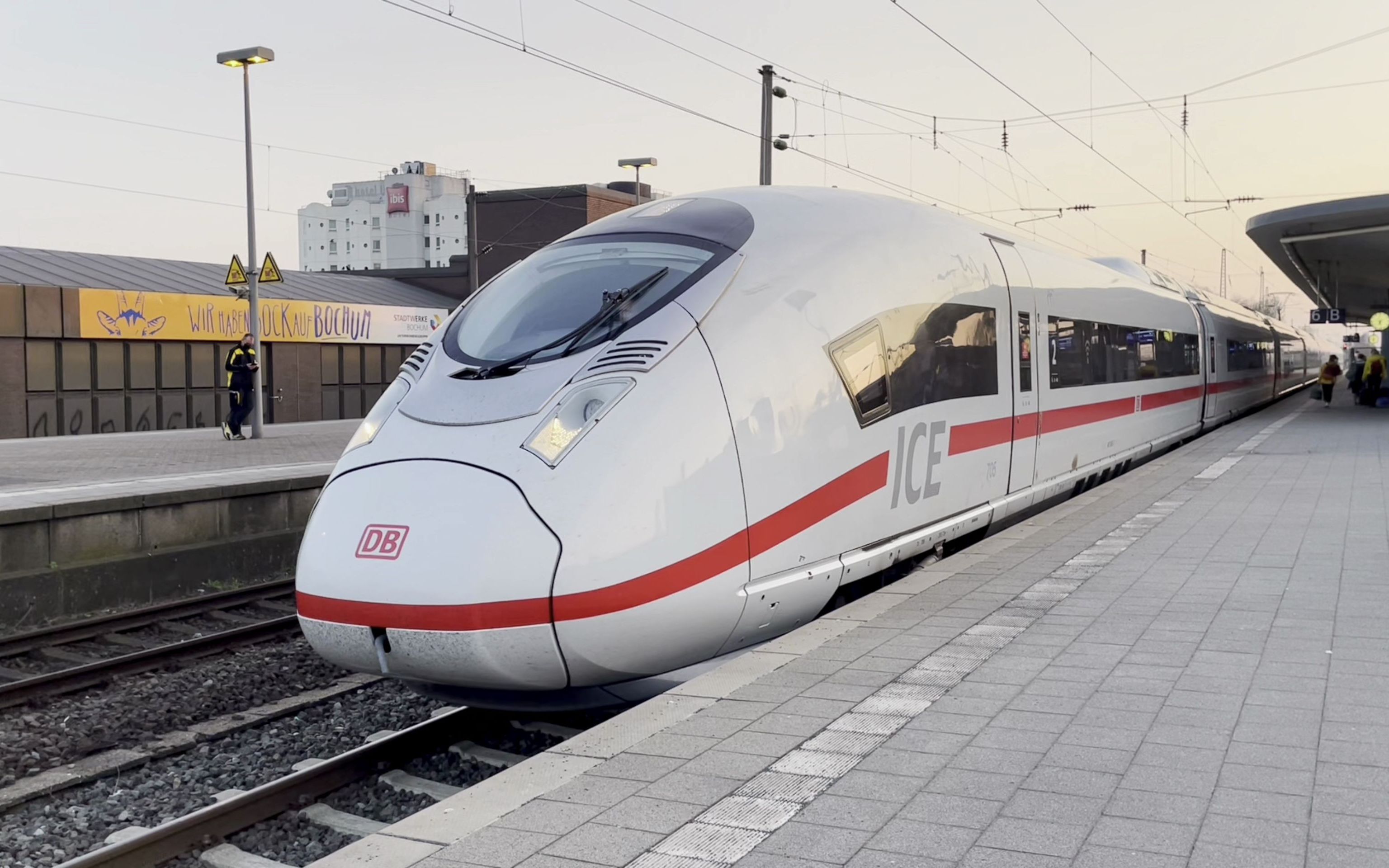 br407型动车组(ice3 neu,velaro d)进站,关门,出站,西门子特有电机