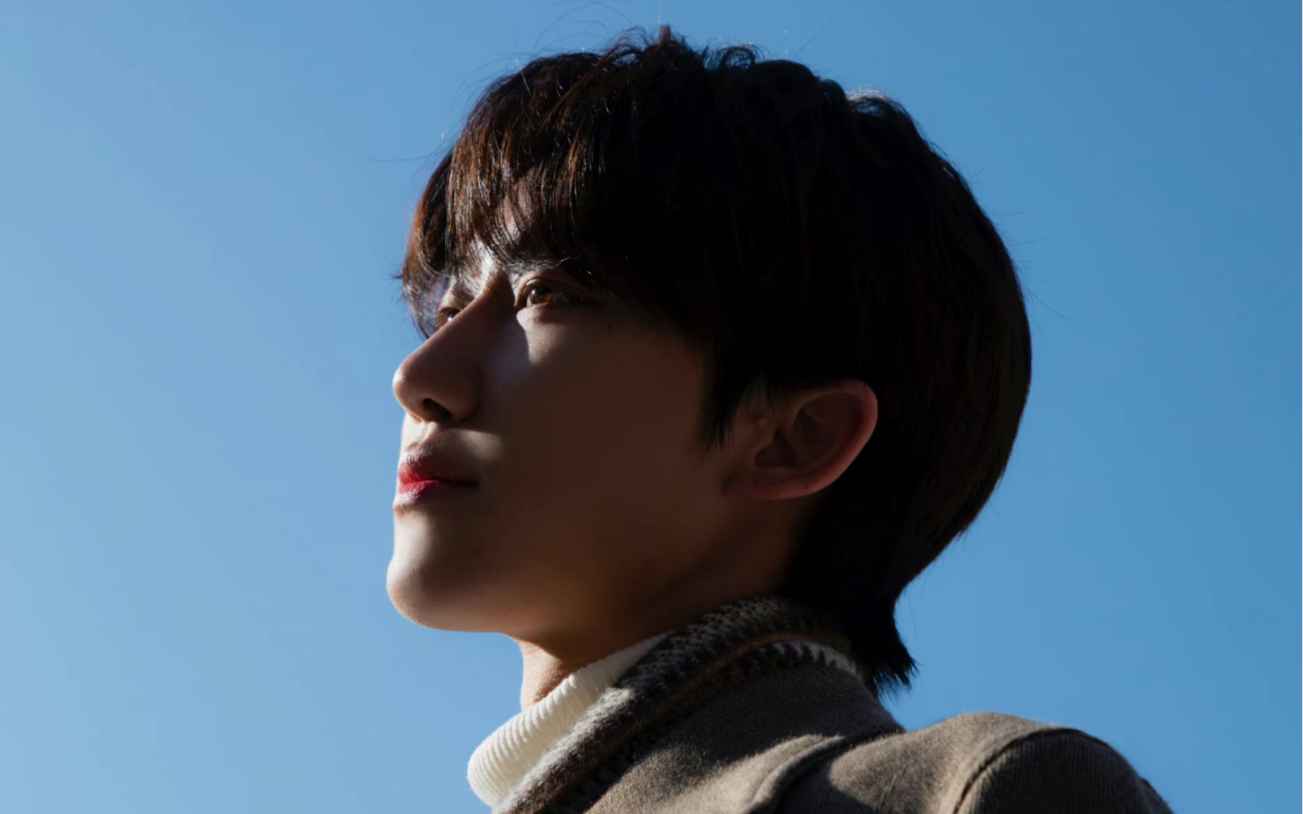 【徐明浩】| 一边看海浪一边听《海城》 |"海托着