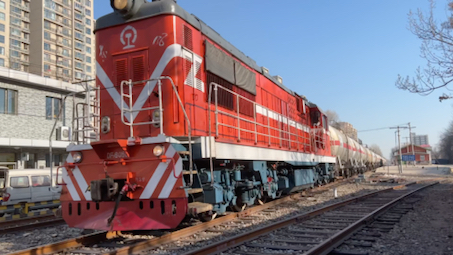 2022年京门最后一趟火车驶离西黄村本命牵引长空油罐回三家店火车站