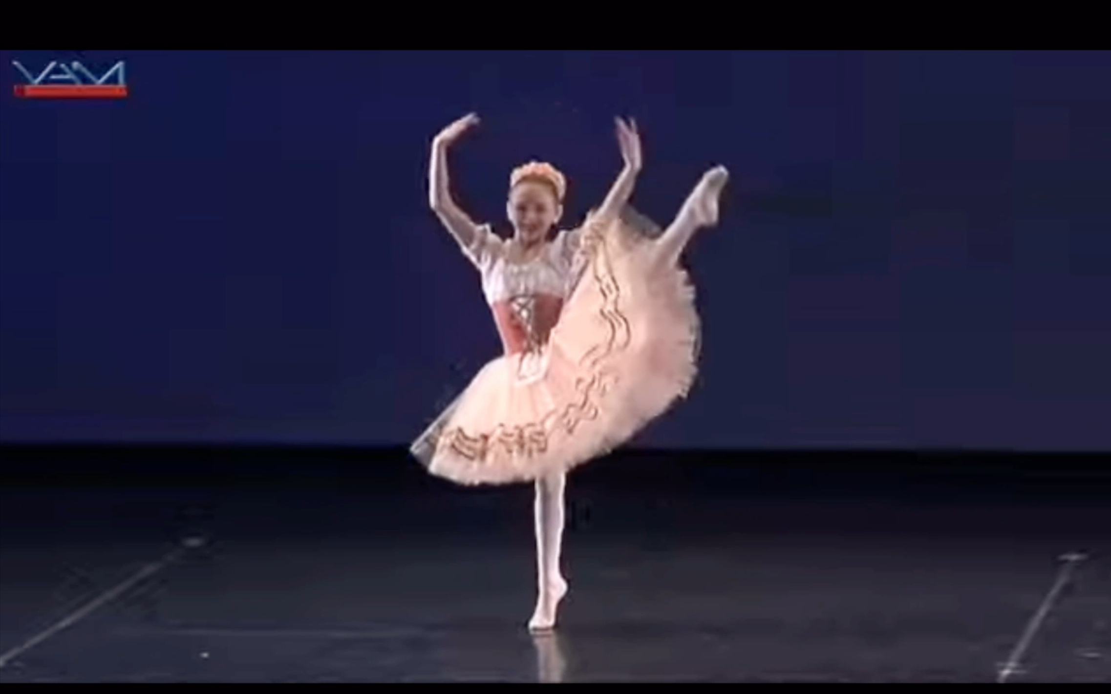 [图]Chloe Lukasiak - Variation from La Fille Mal Gardee (Full Solo)