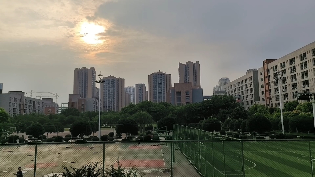 日常vlog|重庆工商职业学院合川校区毕业后再没回去过,趁着学生全媒体