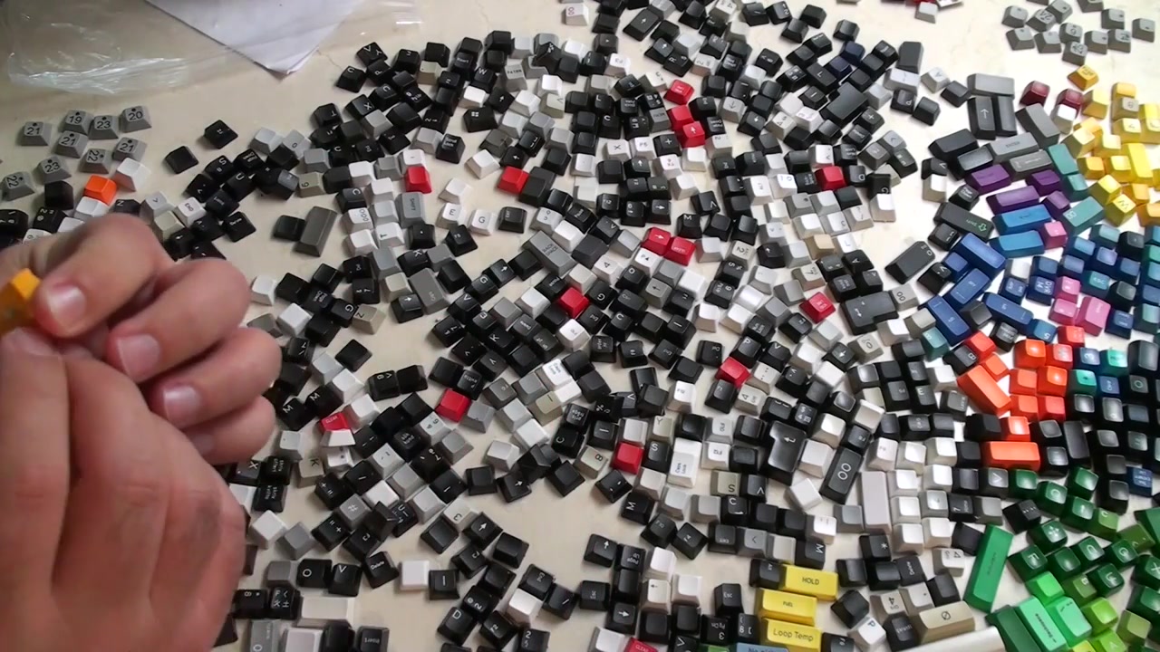 歪果仁开箱sp键帽垃圾包全过程