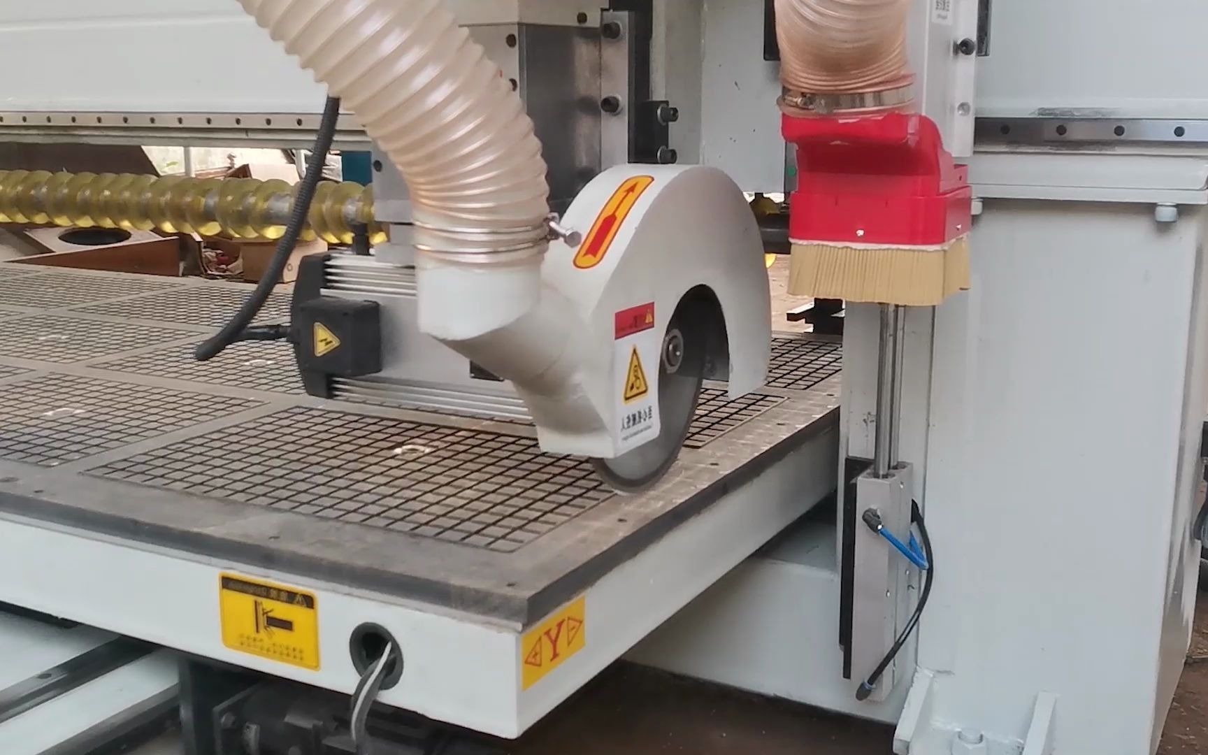 电子裁板锯厂家供应木工全自动裁板锯和数控纵横锯