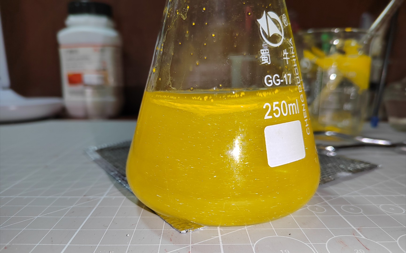 黄金雨-碘化铅的制备