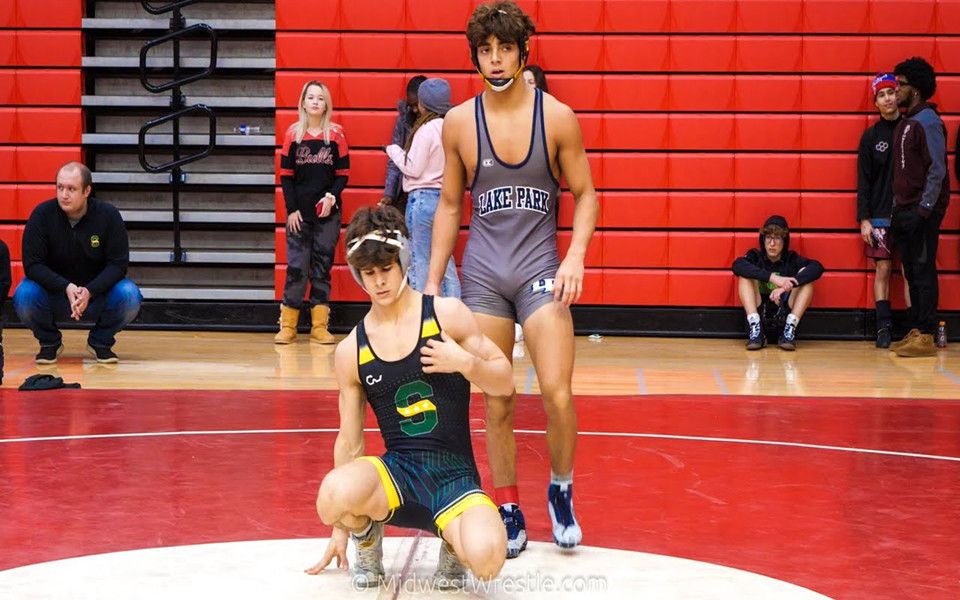 美国高中生摔跤!lorenzo frezza {g} vs. vince merola {r}