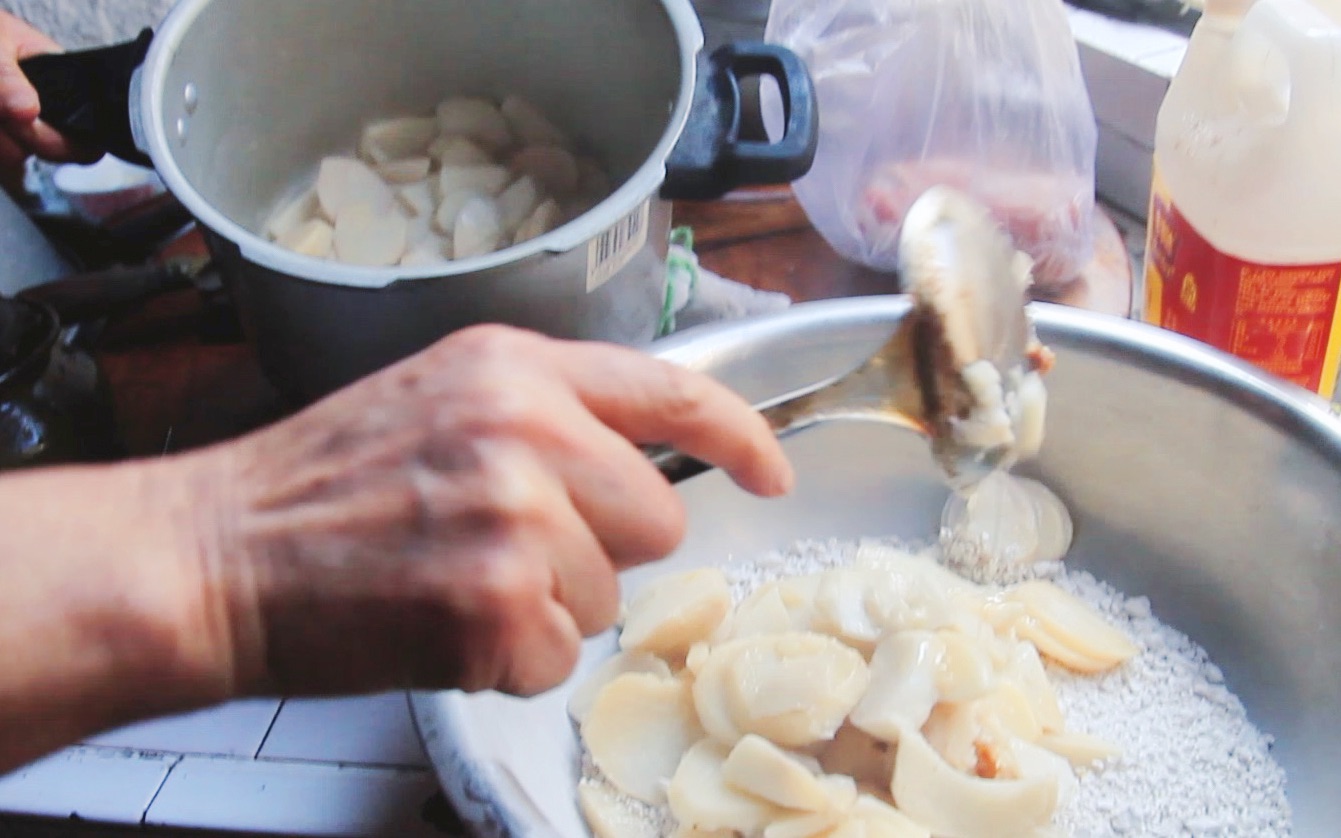 外婆家的山粉饺,她说快五十年没做过了哔哩哔哩bilibili