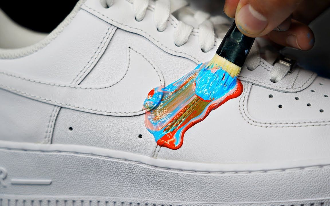 nike空军一号纯白色球鞋自由彩绘,发挥你的想象尽情创作吧