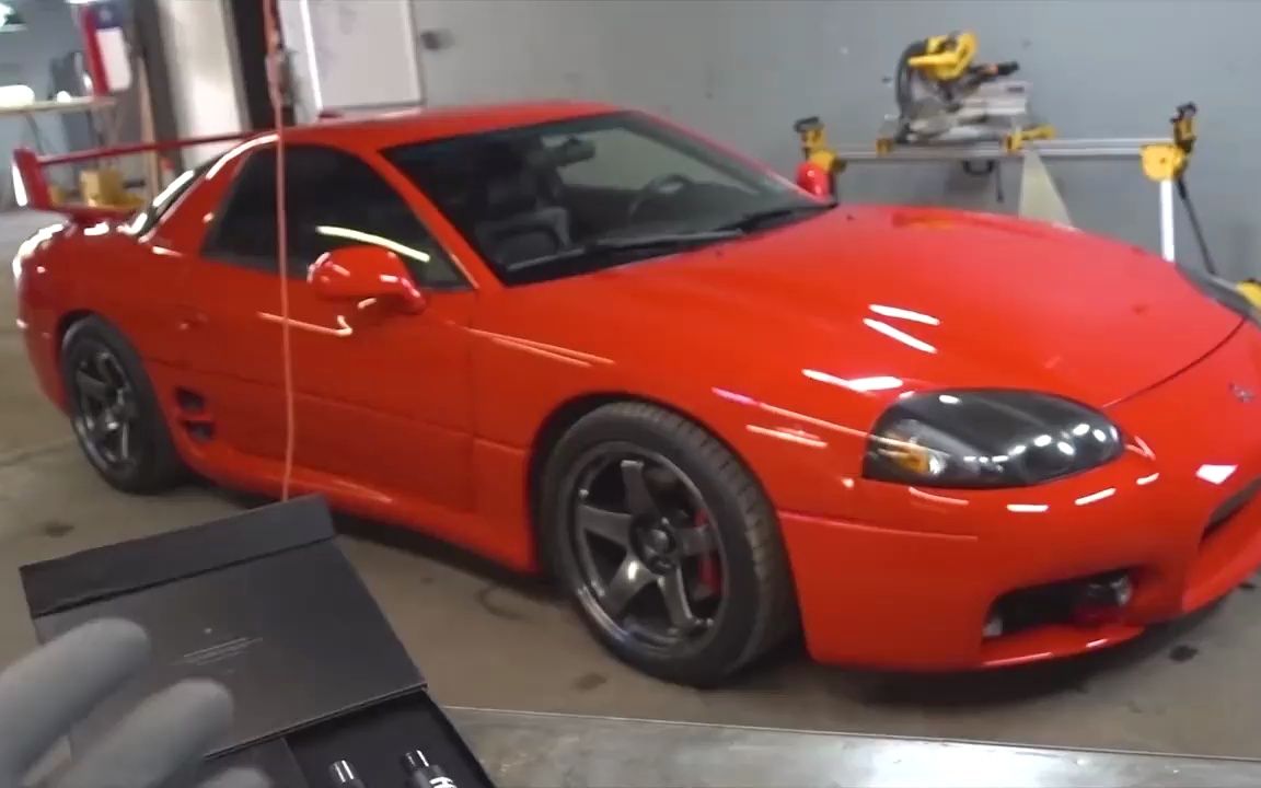 外国小伙买的废弃三菱3000gt,试驾过程,悬架出了问题!