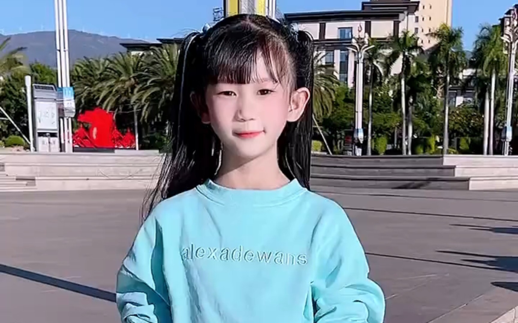 我是萱寶寶吖:愛跳舞的小姑娘