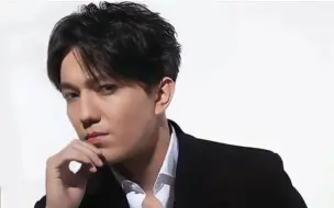 Download Video: 【迪玛希dimash 】老迪家住的大别墅你们见过吗？真的很漂亮！