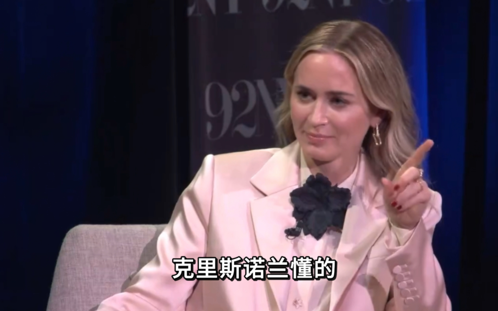 emily blunt模仿诺兰导演,以及当年蝙蝠侠落选