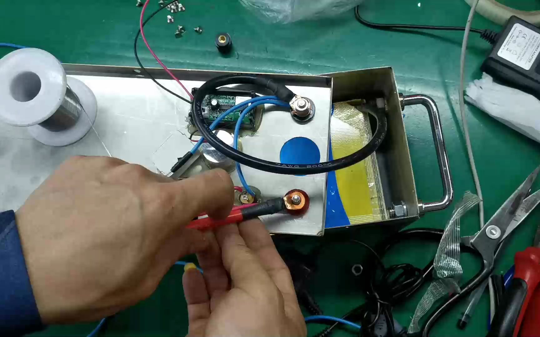 自制12伏60安时锂电池户外电源!这电芯电压一致性真不错