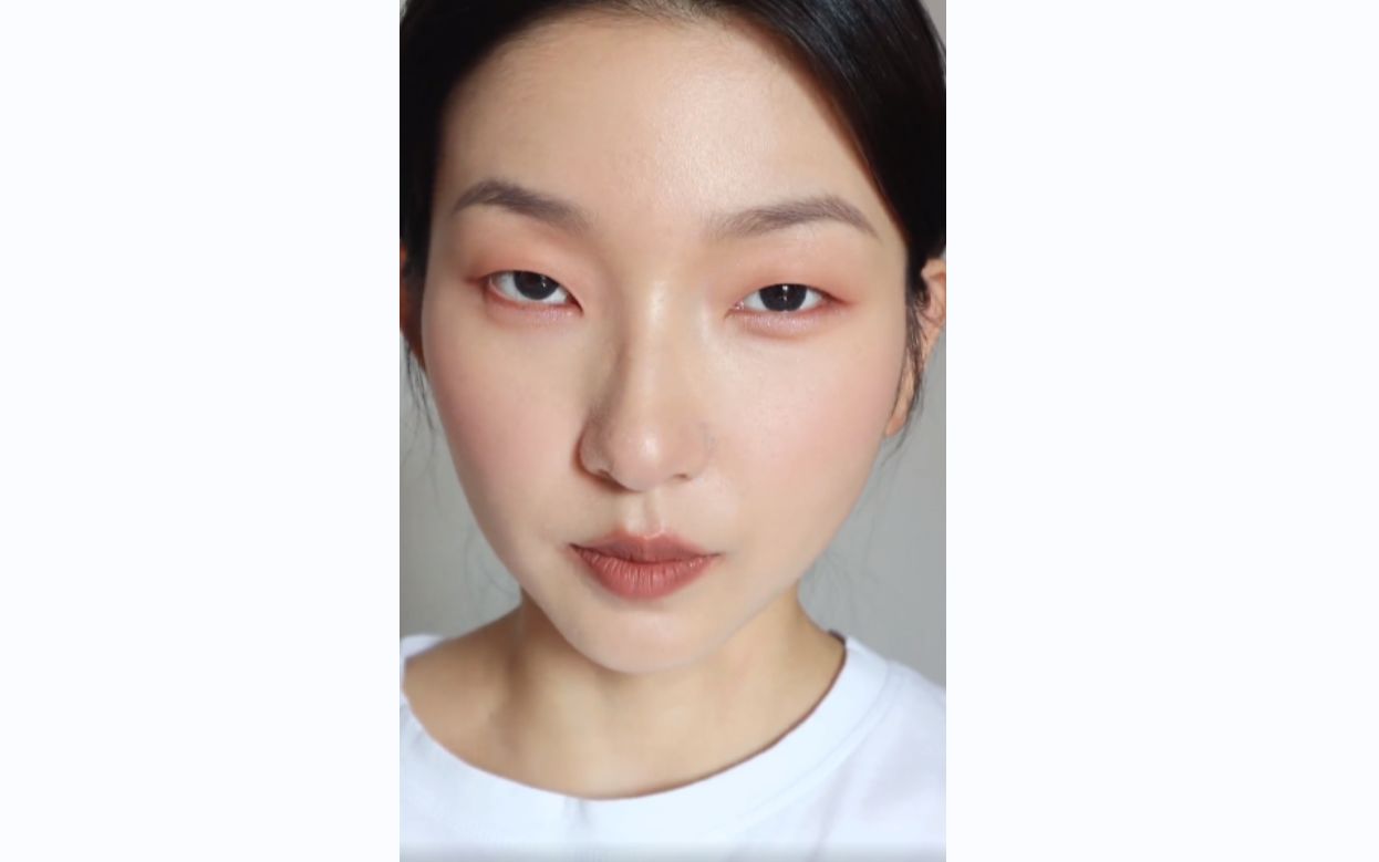 所谓……淡妆不淡颜,就是这样了吧!单眼皮女生化妆