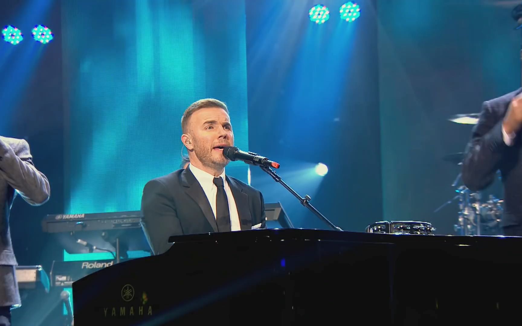 [图]经典 接招乐队 Gary Barlow&JLS live《Back For Good》♪双语