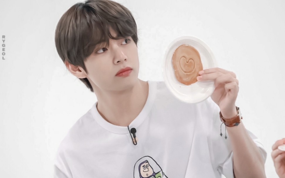 【金泰亨】泰泰牌小面包内馅可盐可甜//蓝发黑发红发混剪_哔哩哔哩