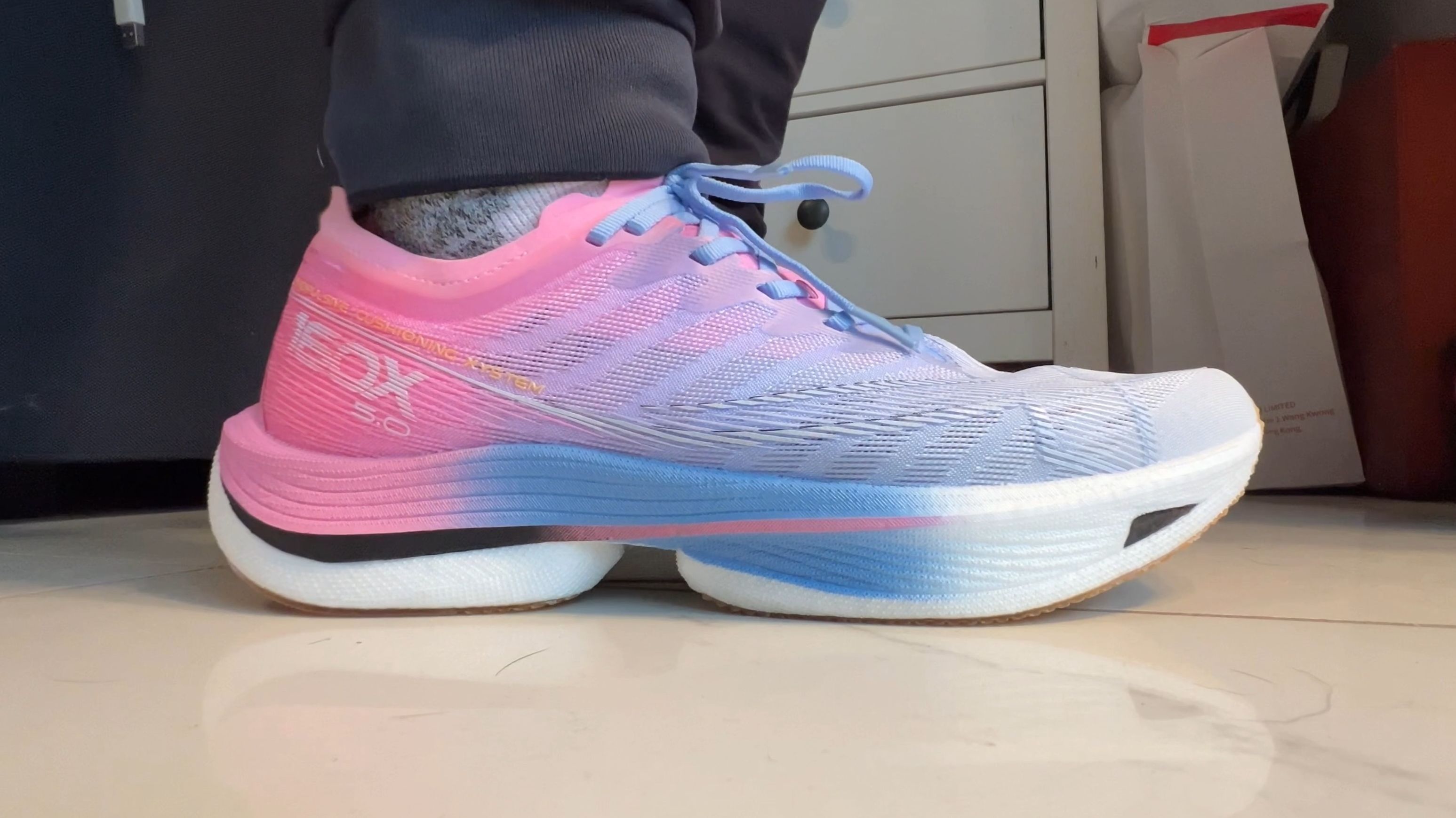 特步160x 5.0络樱配色上脚效果