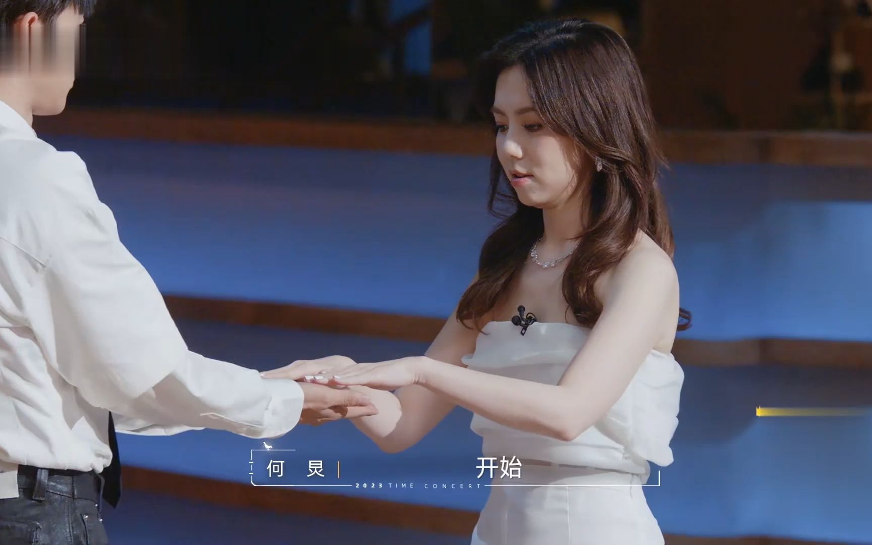 邓紫棋张杰正反手游戏