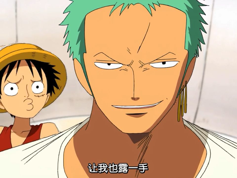 站背后的王路飞像极了小媳妇儿