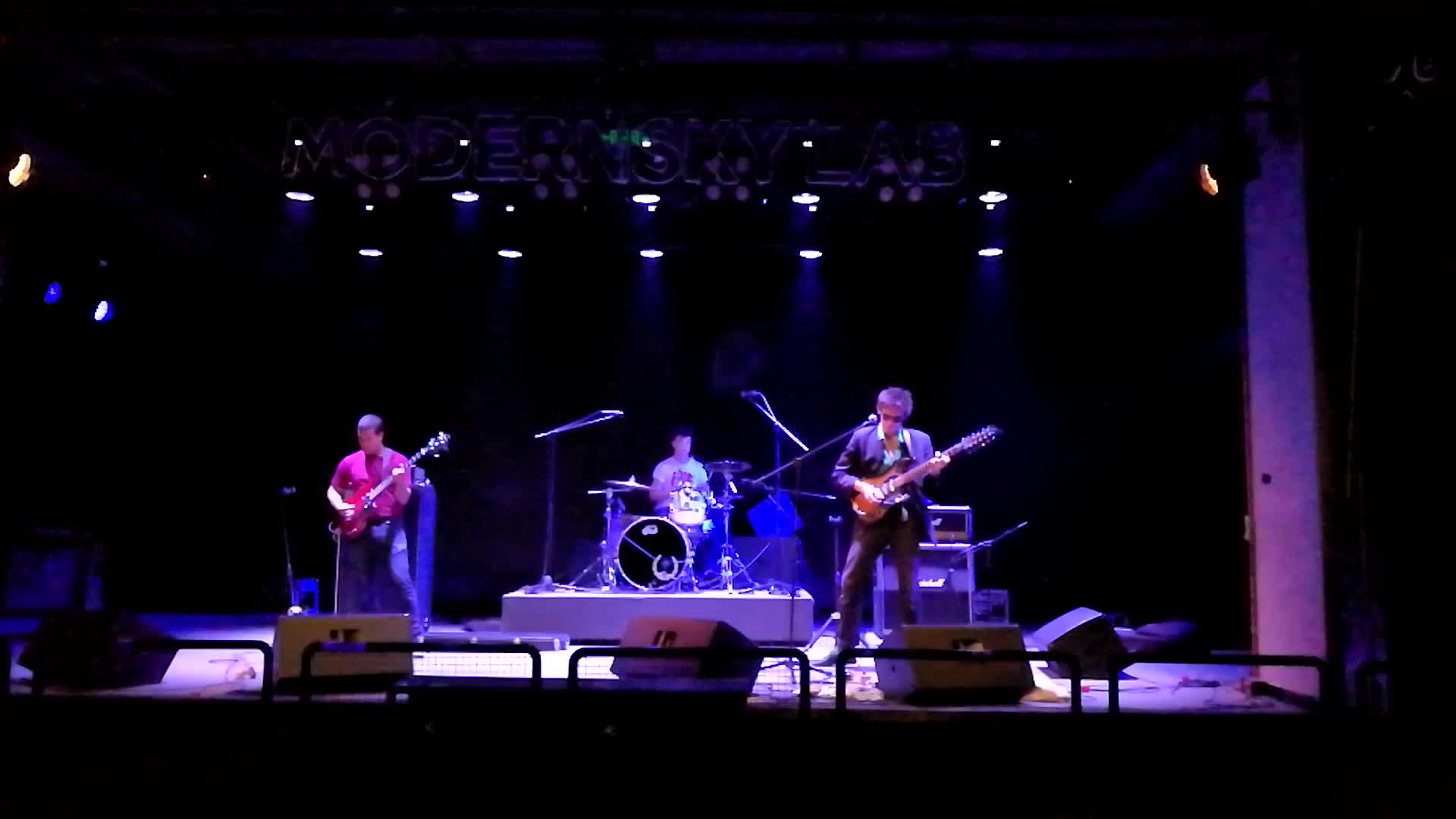 震撼!南亚new里某酒吧的乐队现场演出,全景环绕音效