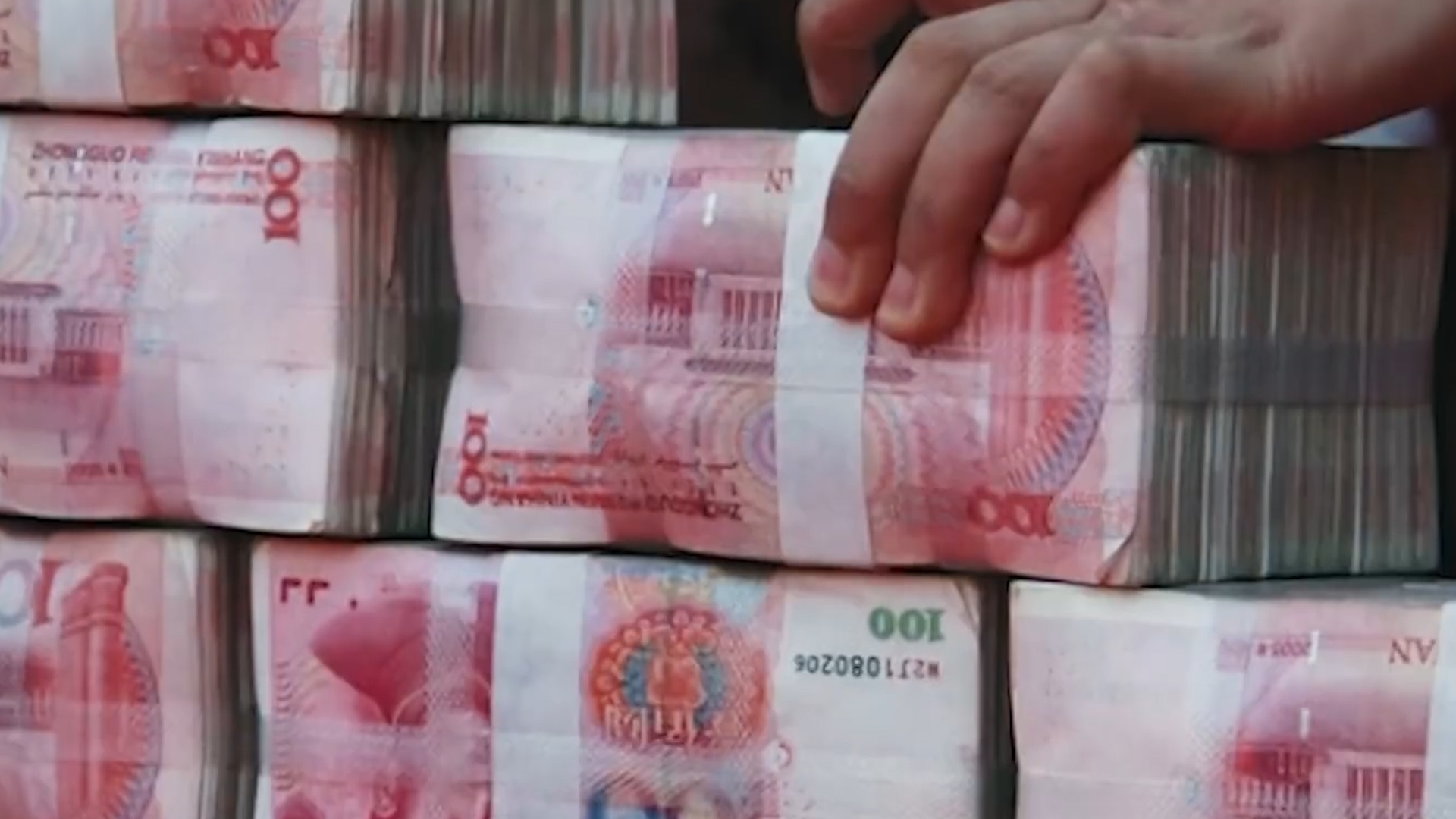 披露缅北电诈真实案例：电诈头目现金多到发霉