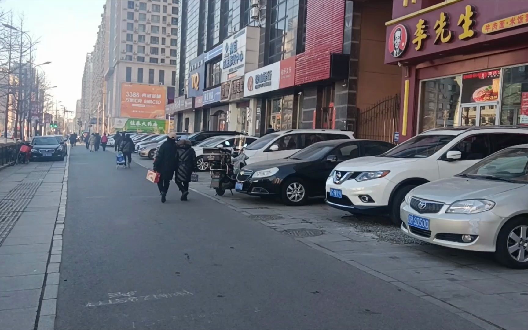 2023年的鞍山市 立山区 中华北路 胜利北路 上午坐出租车的地方