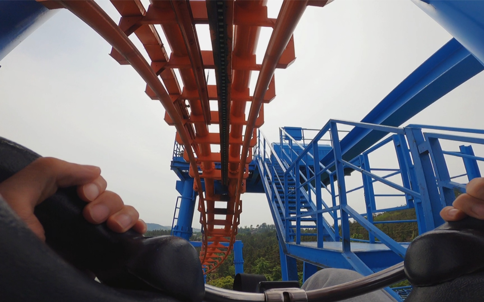 南京银杏湖乐园过山车第一人称视角_哔哩哔哩_bilibili