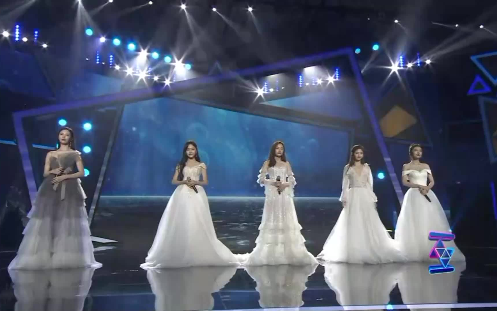 [图]【SNH48】上海电视节《小夜曲》《月光下》CUT