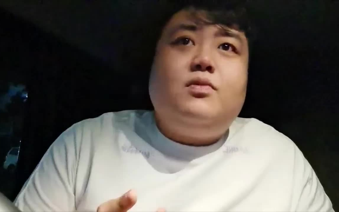 虎牙肥龙讲app小姐姐,话糙理不糙