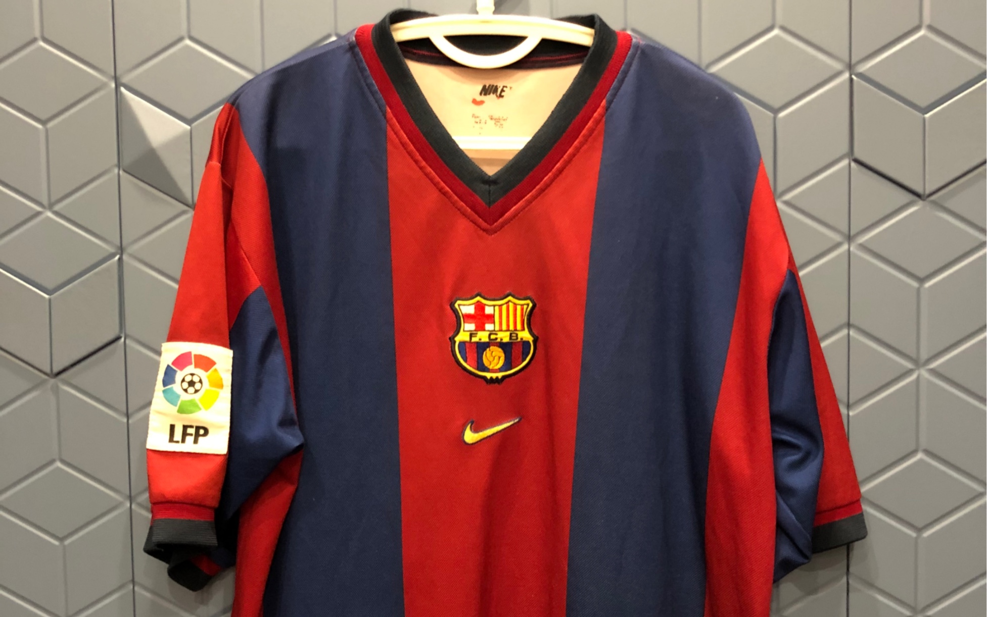 【球衣展示】巴萨98-99赛季主场球迷版球衣(巴塞罗那)_哔哩哔哩_bili