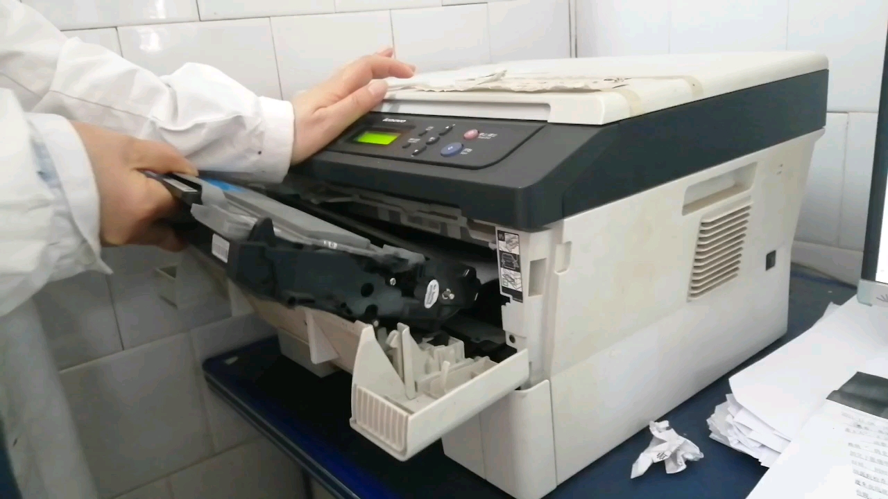 Lenovo 联想打印机 内部卡纸，请.. 我：卡纸了吗？