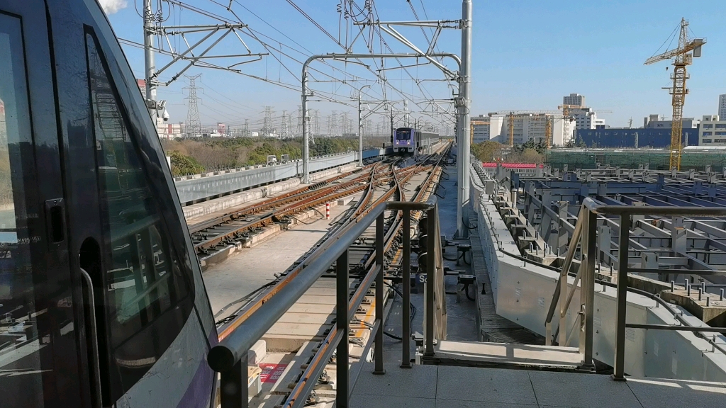 上海地铁10号线10065基隆路出站进入折返线