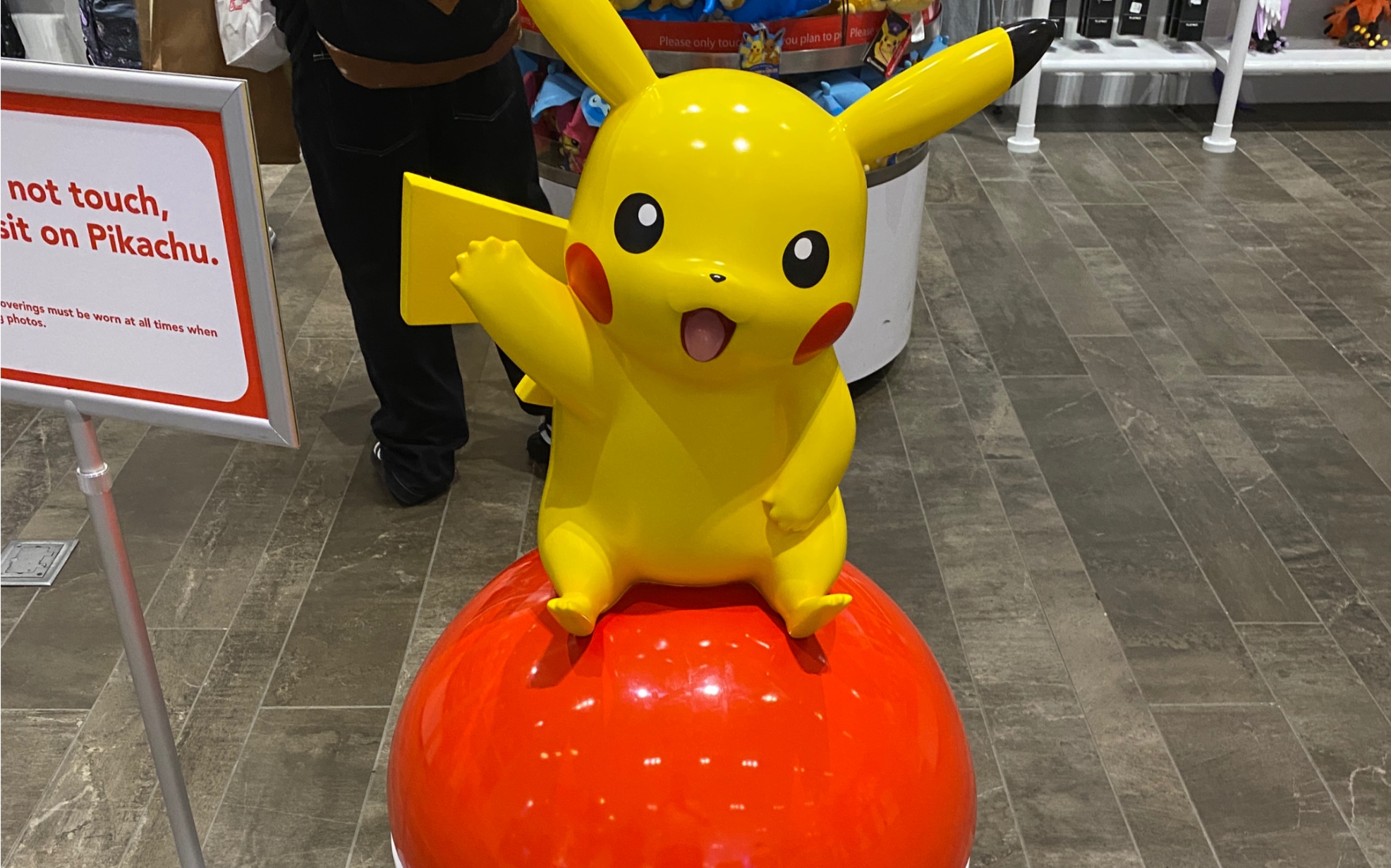 纽约任天堂中心皮卡丘雕像_哔哩哔哩_bilibili