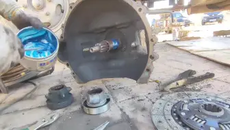 手动挡离合器冒浓烟气味刺鼻到底是操作不当还是另有隐情？