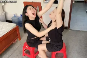 Tải video: 女儿找老公玩挠痒痒游戏，却被挠的哇哇大叫，这不是花钱买罪受吗