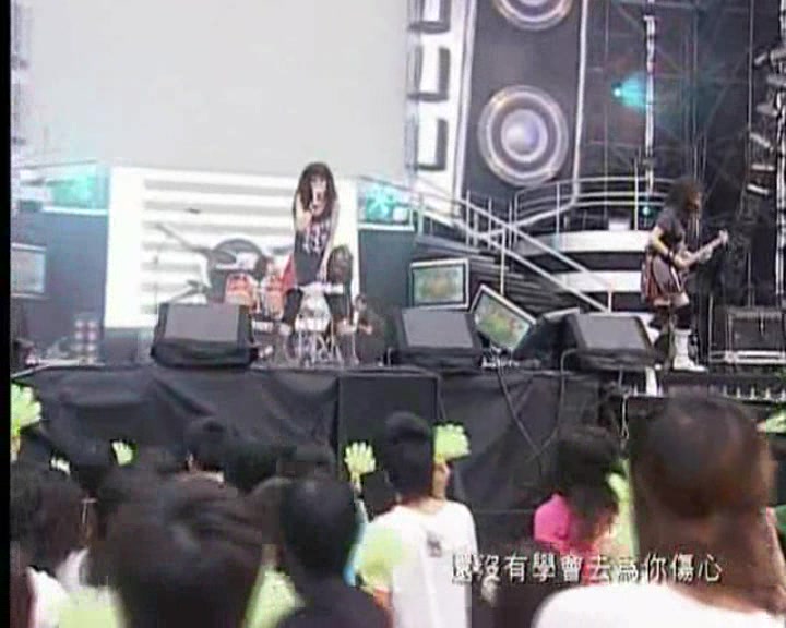 [图]MTV封神榜万人演唱会 樱桃帮 " I WANNA ROCK"