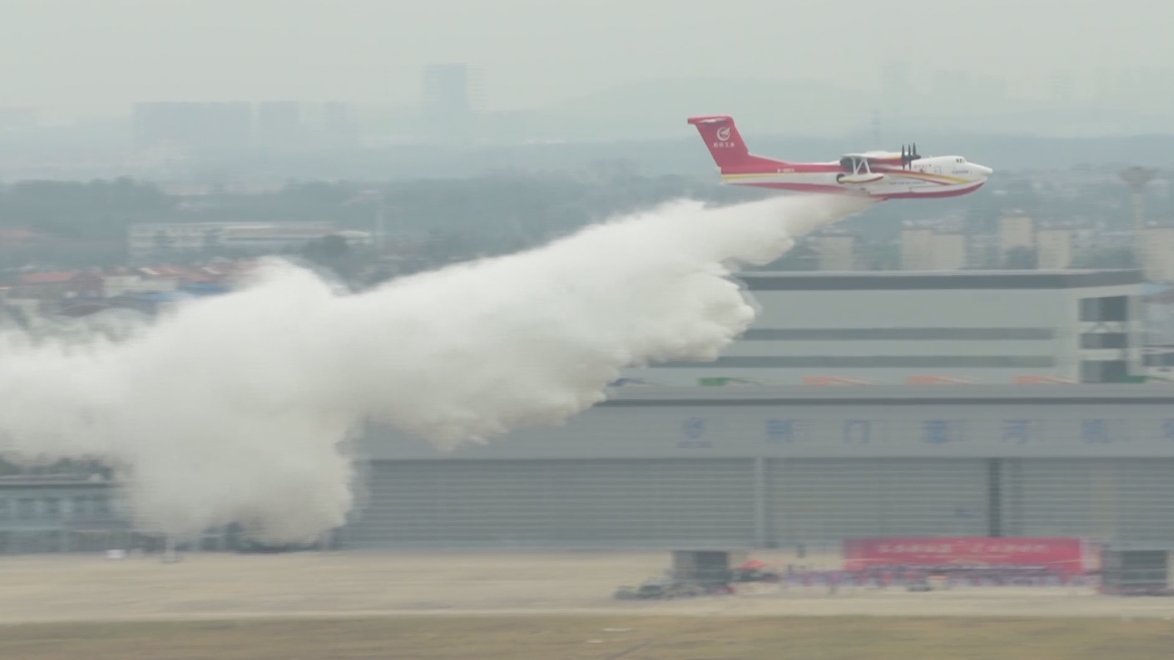 [图]15秒完成12吨汲水 “鲲龙”AG600M完成关键实验