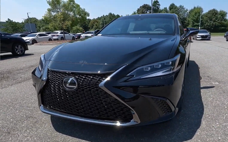 2023款雷克萨斯es300h f sport 第一视角试驾