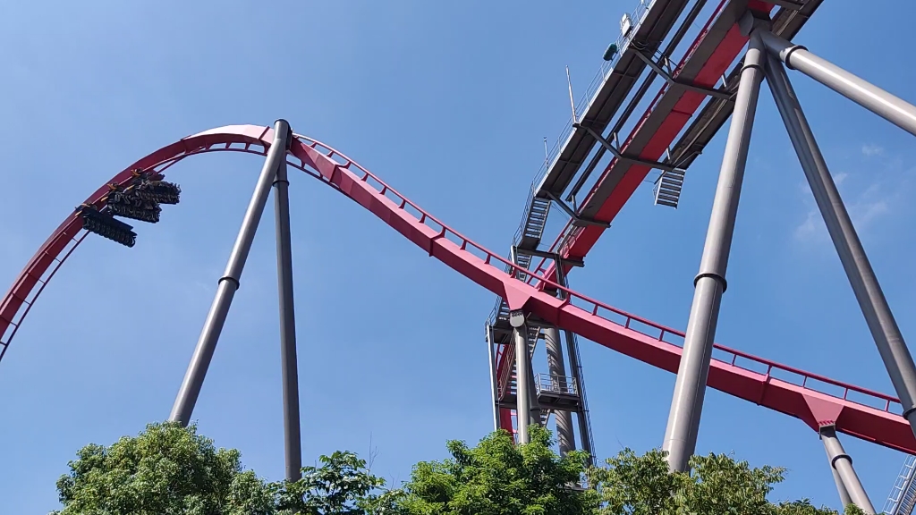 上海欢乐谷绝顶雄风