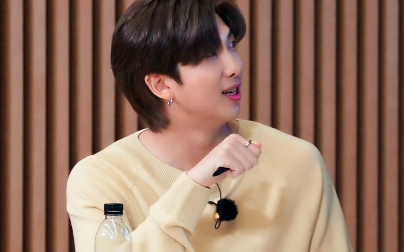 金南俊手控都给我进来舔屏这个南人的手怎么能这么好看全程看手