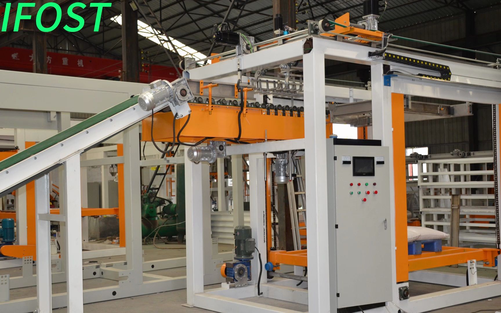 全自动码垛机 高位抓手码垛机工作实拍