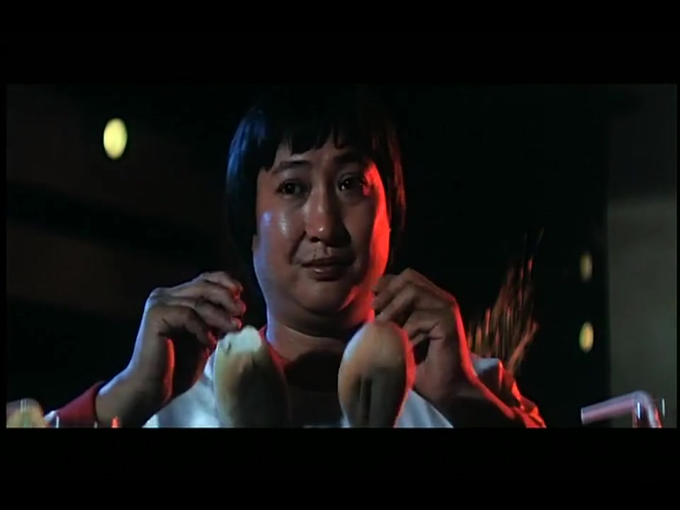 1980提放小手洪金宝模仿卓别林面包舞1925淘金记