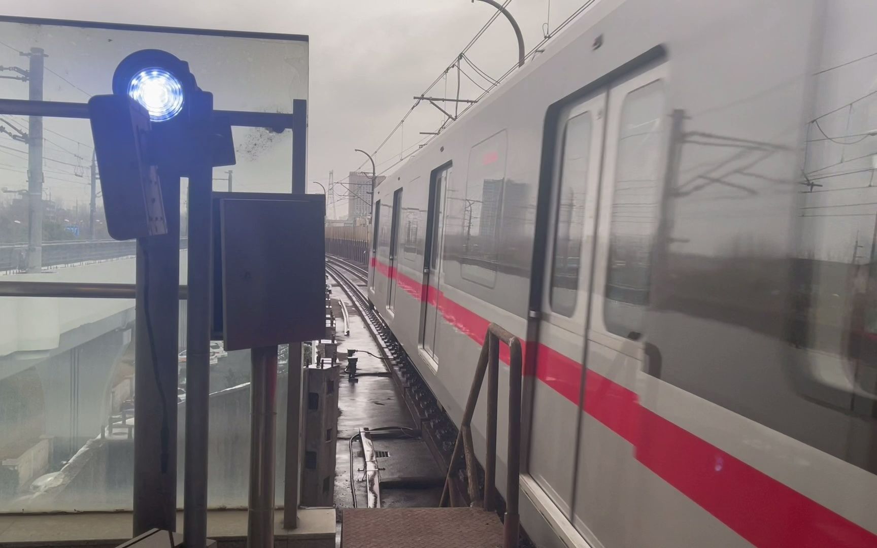 220218日01075富锦路出站