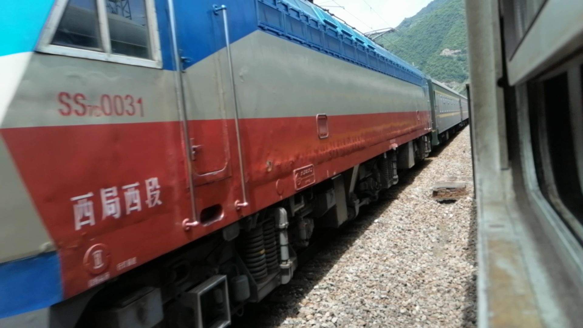 6064次列车徐家坪站会让k245次列车