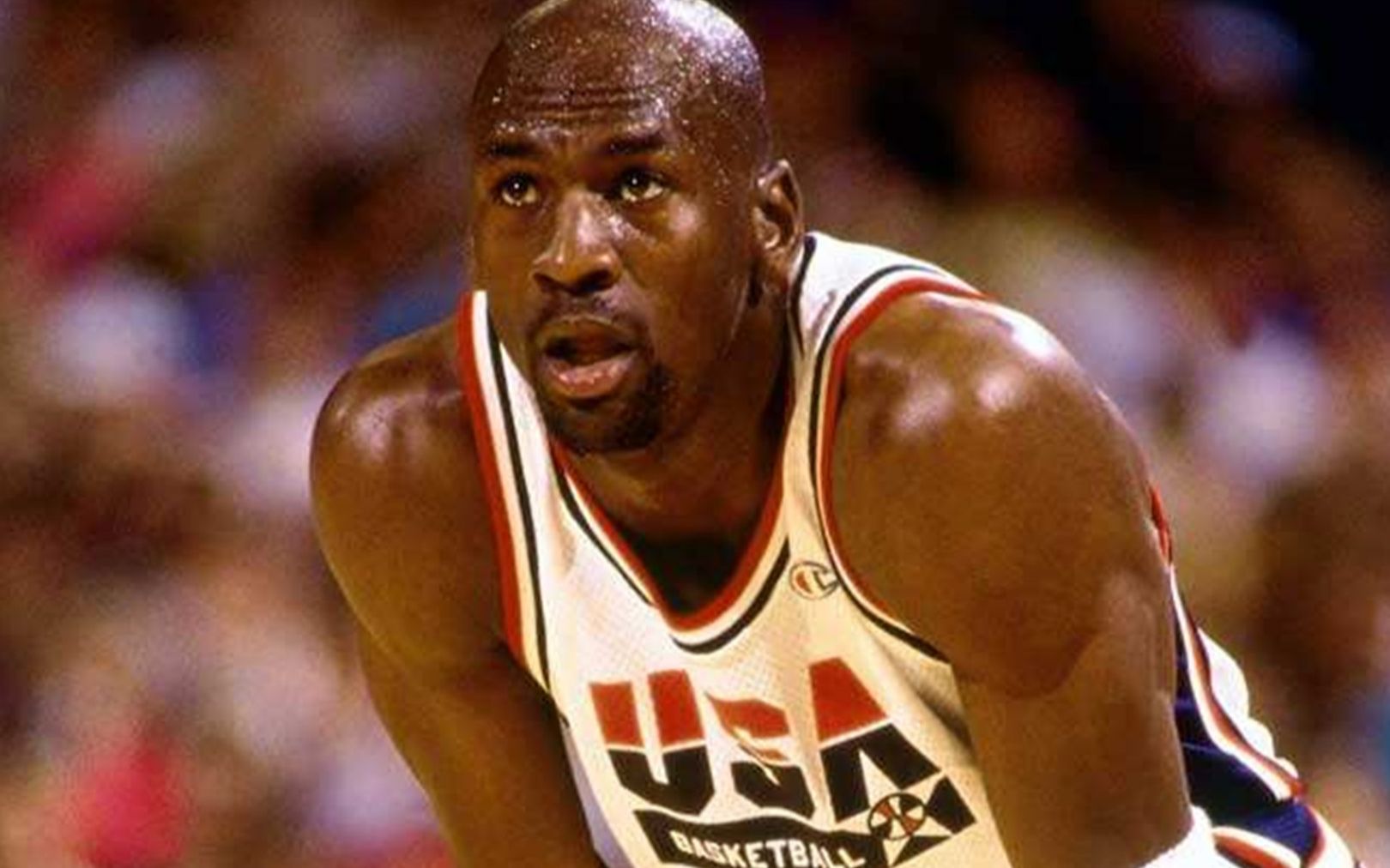 21.6万美元!乔丹亲笔签名梦之队球衣高价拍出